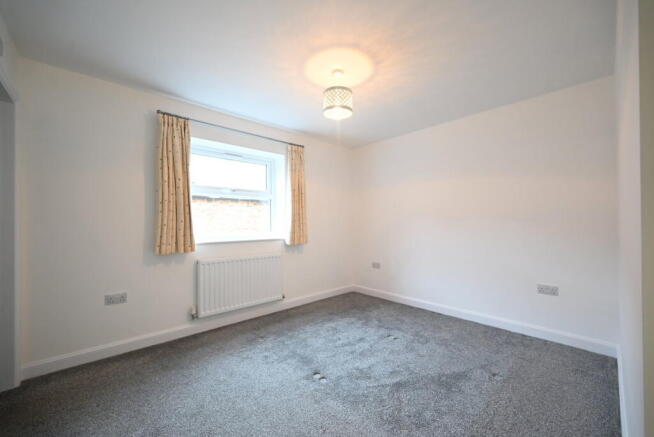 2 bed Flat to rent Image 12