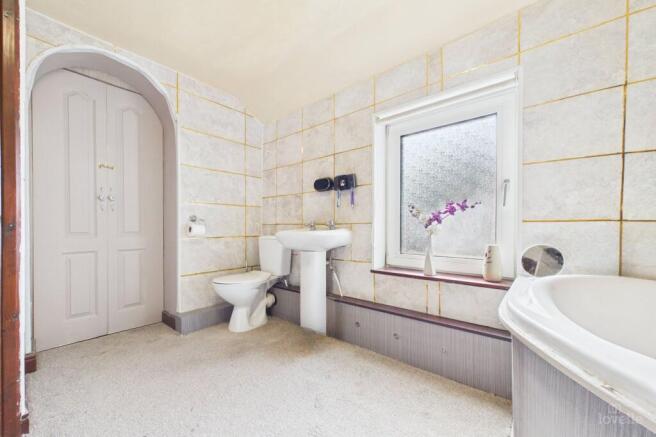 3 bed Semi-Detached for sale Image 10