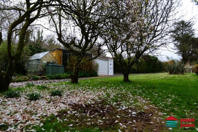 Garden, garage an...