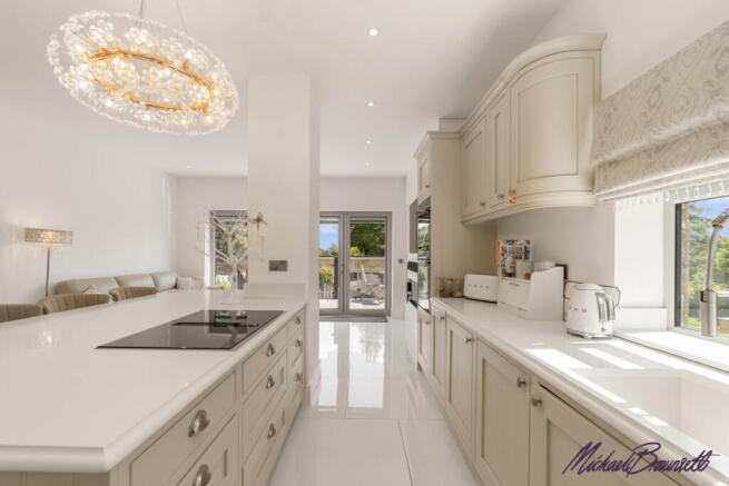 4 bed Semi-Detached for sale Image 12