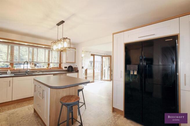 4 bed Detached for sale Image 7