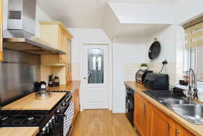 3 bed Semi-Detached for sale Image 8
