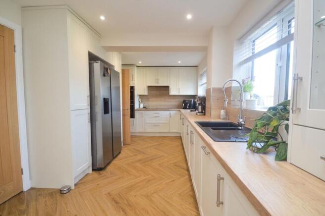 4 bed Semi-Detached for sale Image 7