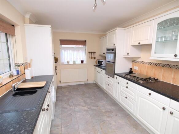 KITCHEN/BREAKFAST RM
