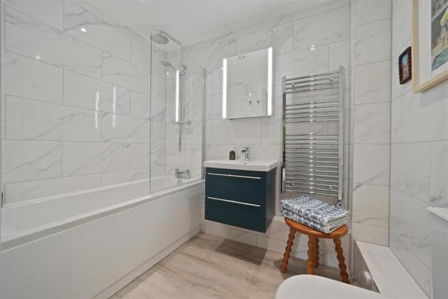 2 bed Apartment for sale Image 10