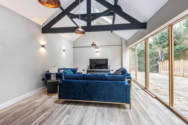 4 bed Detached for sale Image 8