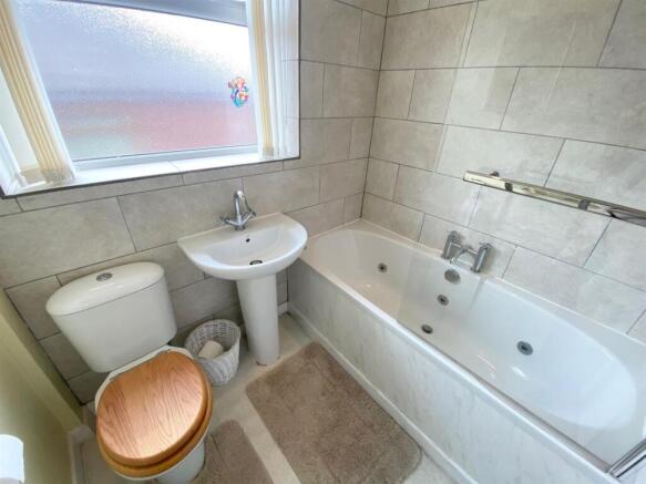 2 bed Semi-Detached Bungalow for sale Image 7