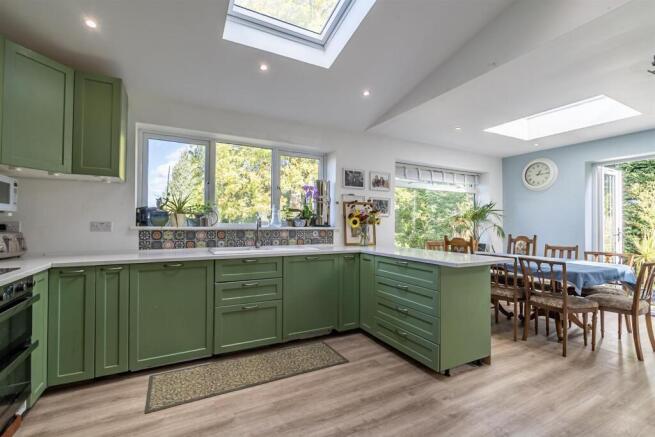 KITCHEN DINER