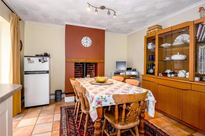 18 North Road - Din.