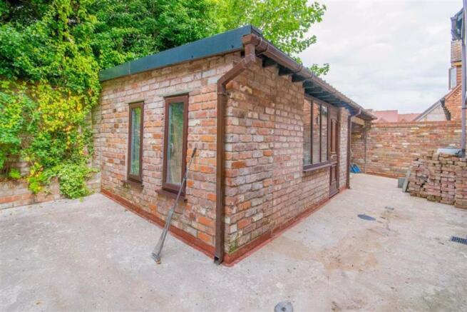 BRICK WORKSHOP/STORE