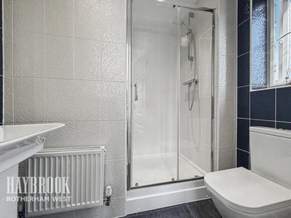4 bed Detached for sale Image 11