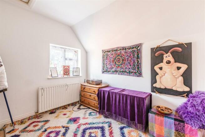 108 Oyster Lane, Byfleet, KT14 7HR - 13.jpg