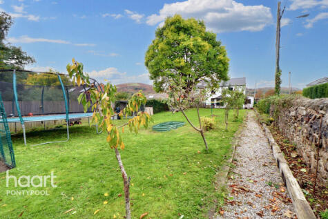 Manor Road, Pontypool