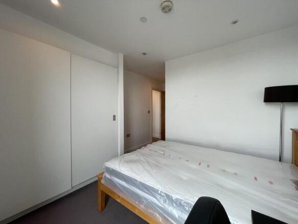 2 bed Apartment to rent Image 9