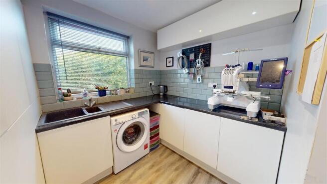 4 bed Semi-Detached for sale Image 9