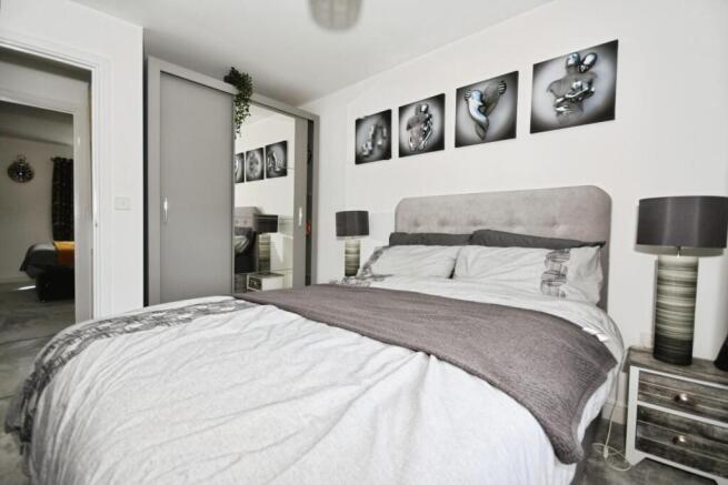 BEDROOM 4 02.jpg