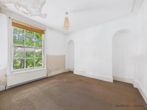 6 bed Town House for sale Image 6