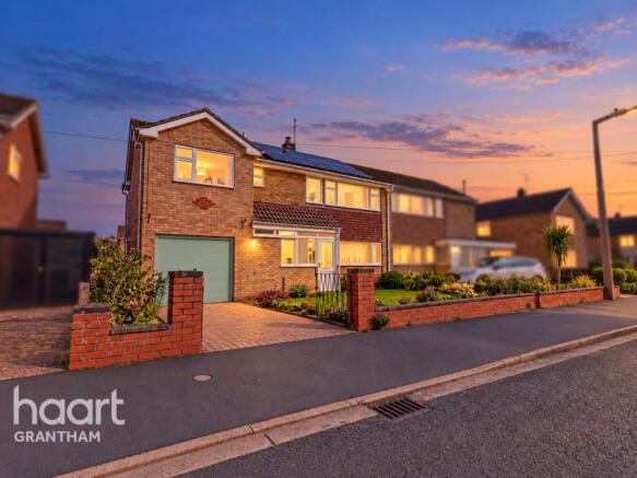4-bed semi-detached on Eskdale Road, Grantham, £260,000