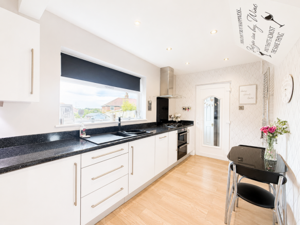 3 bed Semi-Detached for sale Image 6