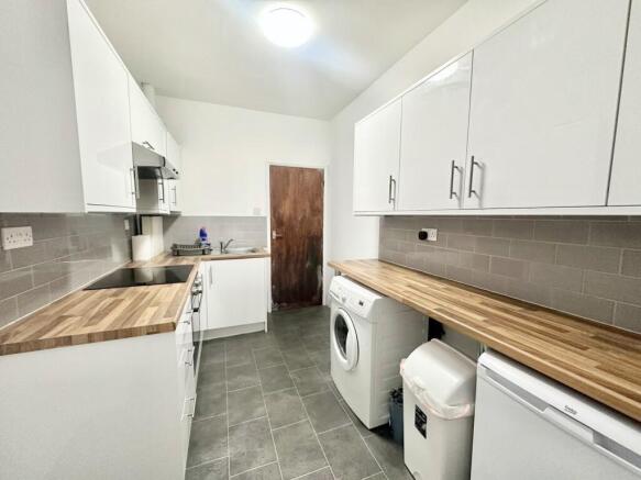 3 bed House to rent Image 4