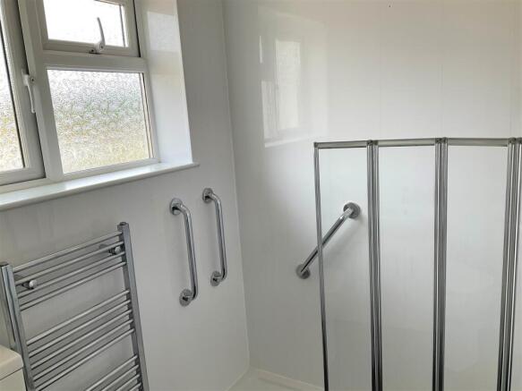 Shower Room pic1.jpg