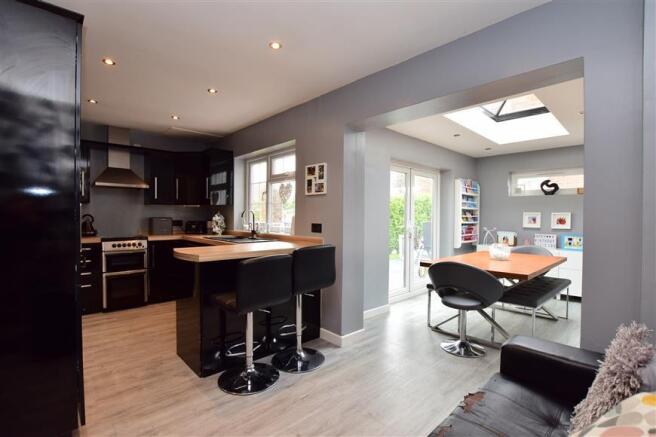 Kitchen/ Breakfast Room