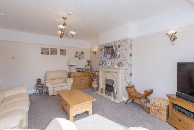 FRONT LOUNGE