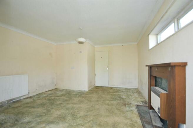 resizedSittingRoom1.jpg