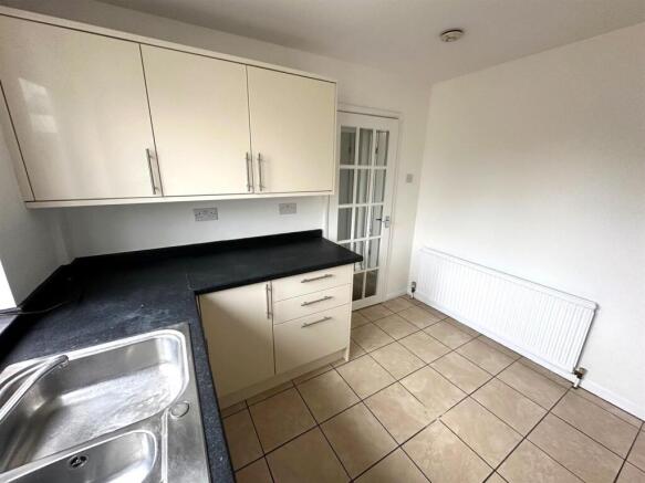 3 bed Detached to rent Image 8