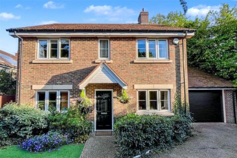 Hunters Place, Hindhead, Surrey, GU26