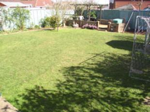 ENCLOSED REAR GARDEN
