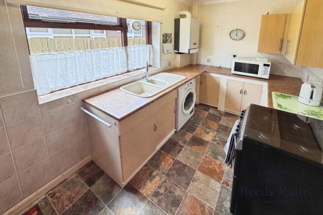 4 bed Bungalow for sale Image 5