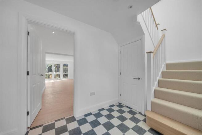 4 bed Detached for sale Image 10