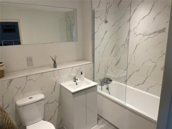 2 bed Apartment to rent Image 7