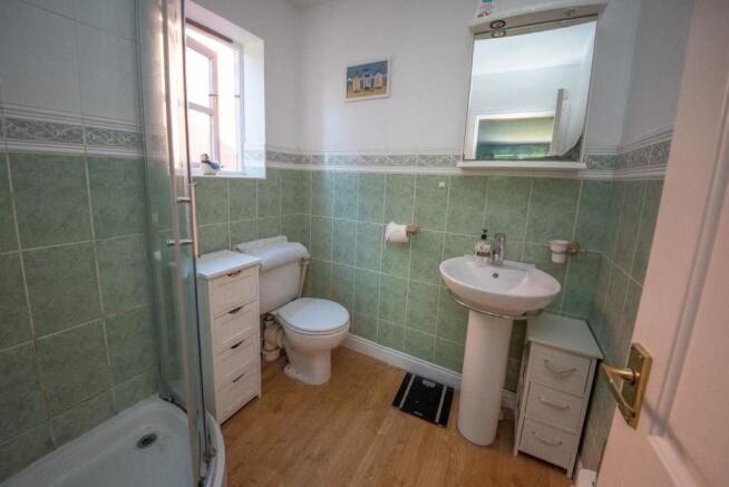 EN SUITE SHOWER ROOM