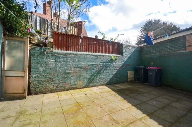 3 bed Terraced to rent Image 9