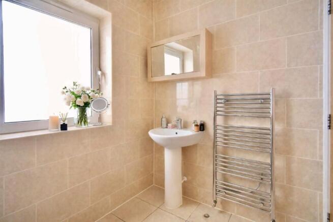 3 bed Flat to rent Image 8