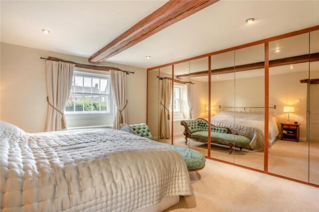 5 bed Detached for sale Image 10