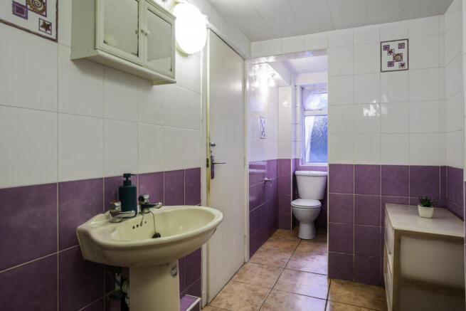 2 bed Flat to rent Image 8