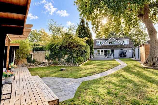 5-bed detached on Pines Edge, VERWOOD, BH31 6EZ, £795,000