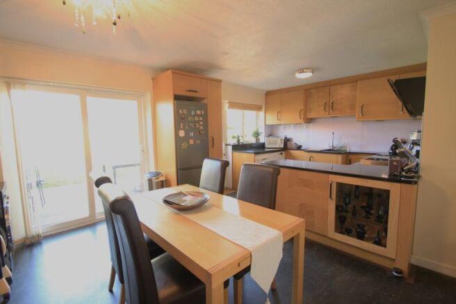 Kitchen/Dining...