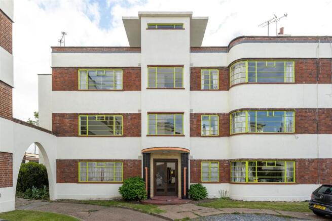 Grosvenor Road, E11