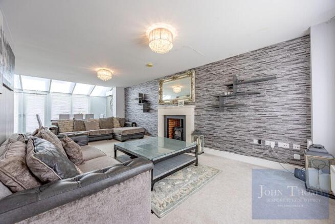 Tamarind Grove, Chigwell, Essex, IG7 photo 4