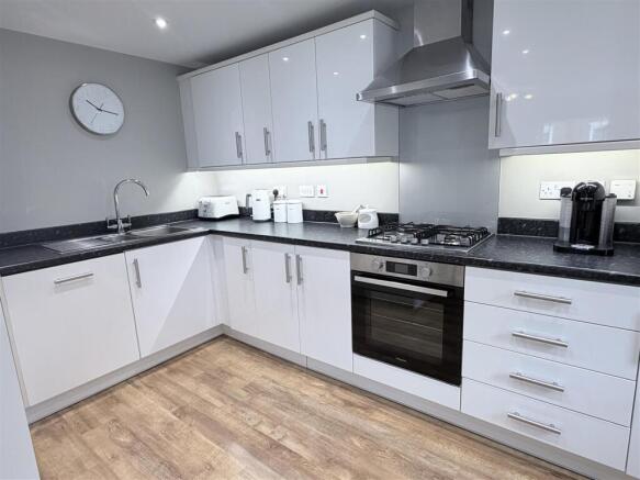 Kitchen/ Breakfast Room