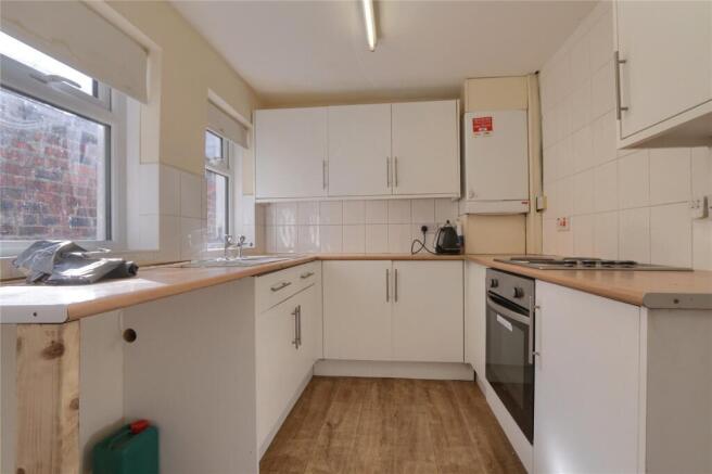 2 bed Terraced to rent Image 4