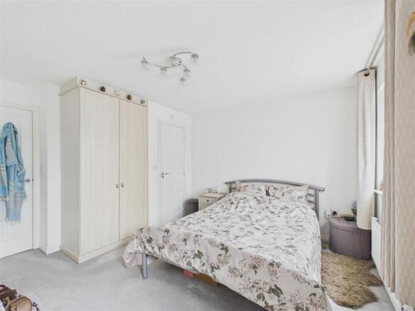 4 bed Detached for sale Image 7
