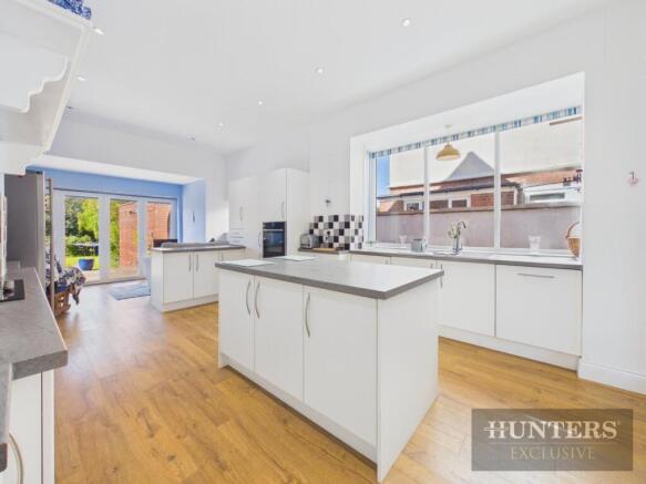 5 bed Semi-Detached for sale Image 5