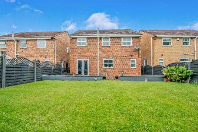 5 bed Detached for sale Image 4