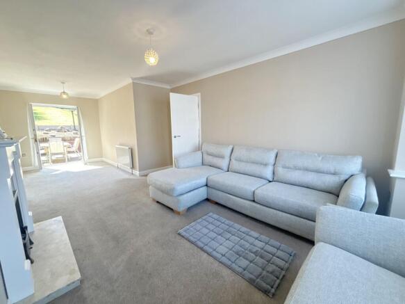 3 bed Semi-Detached to rent Image 2