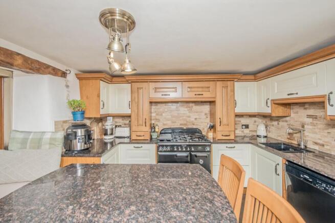 4 bed Cottage for sale Image 8